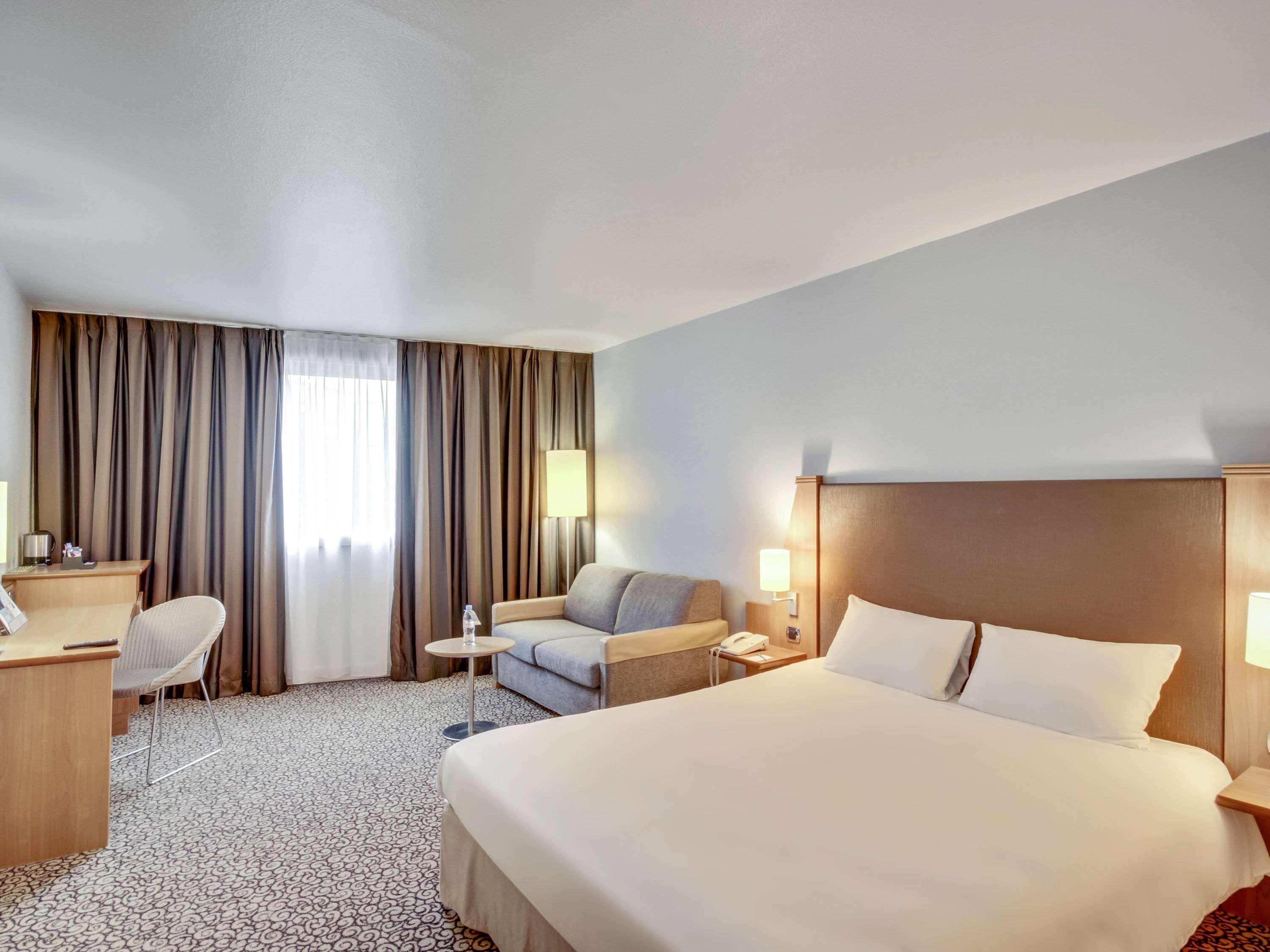 Mercure Paris Val De 4*